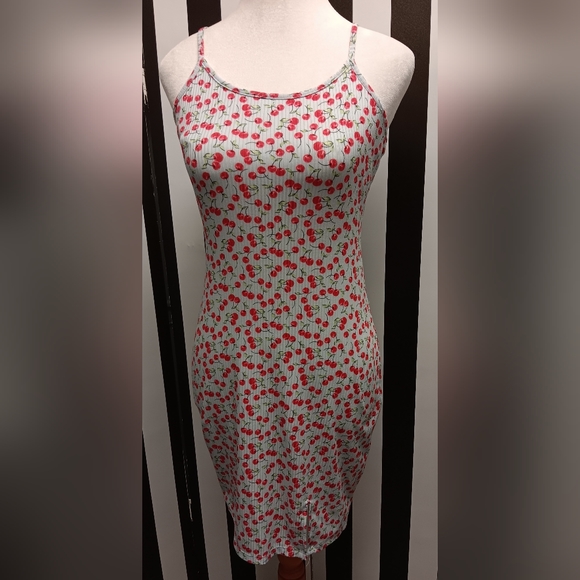 Cherry print rue21 dress - Picture 4 of 9